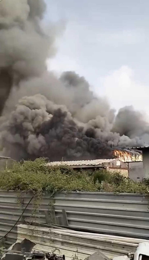 Mersin'de sanayi sitesinde büyük yangın - Resim: 2