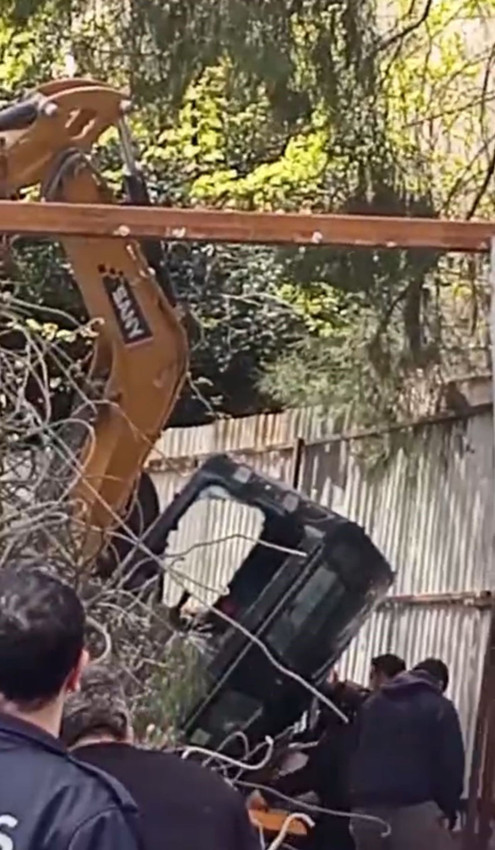 İstanbul'da kentsel dönüşüm şantiyesinde kepçe operatörü 5'inci kattan düştü - Resim: 4
