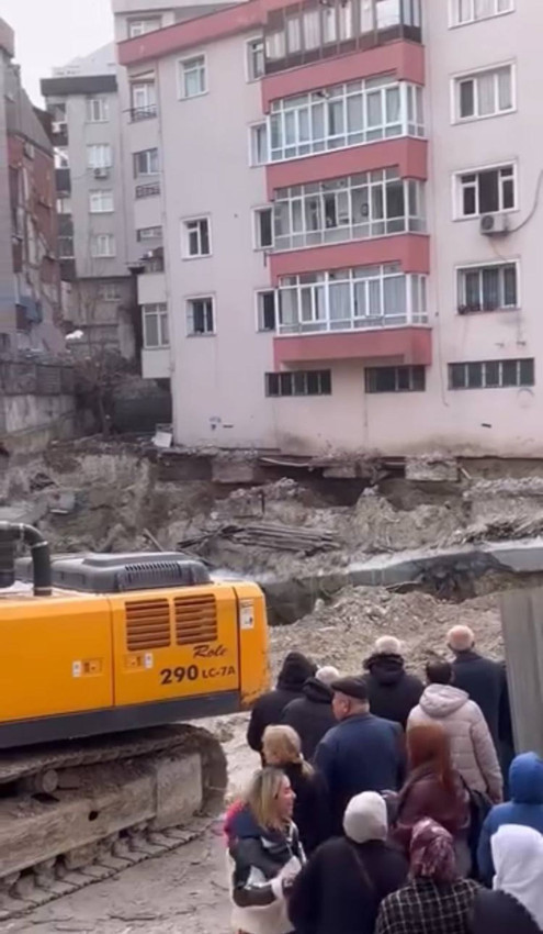 İstanbul'da korku dolu anlar: Bitişikteki inşaat yüzünden temeli kayan 4 katlı bina tahliye edildi! - Resim: 2