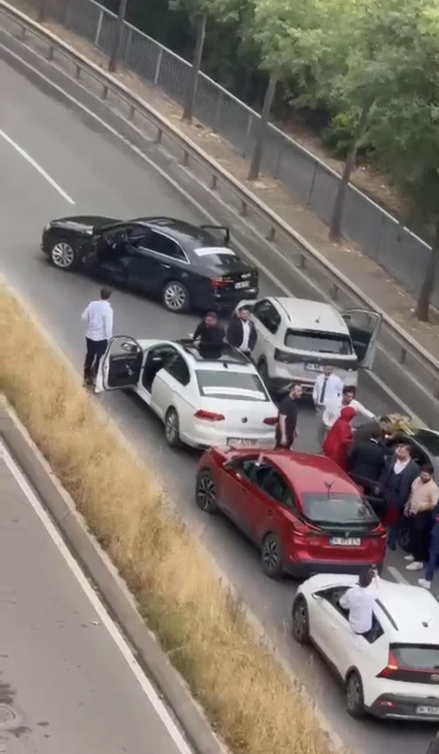 Yol kapatan düğün magandalarına ceza yağdı - Resim: 2