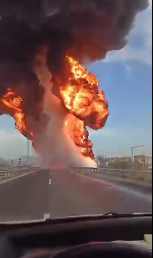 Akaryakıt yüklü tanker alev topuna döndü! Korku dolu anlar - Resim: 2