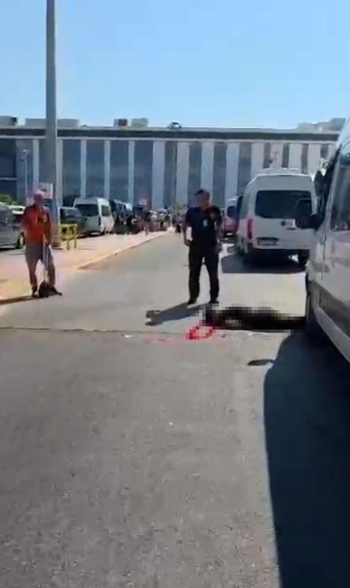 Antalya Havalimanı'nda korkun&ccedil; olay: Emekli polis memuru eşini &ouml;ld&uuml;rd&uuml; - Resim: 2