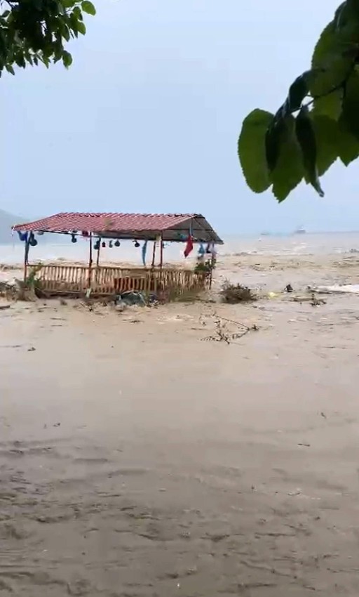 Antalya kabusu yaşıyor! Şehir sular altında, araçlar sürüklendi - Resim: 1