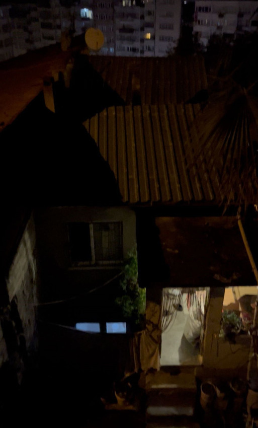 Bahçede dehşet: Evinden çıkan kadın cesetle karşılaştı - Resim: 1