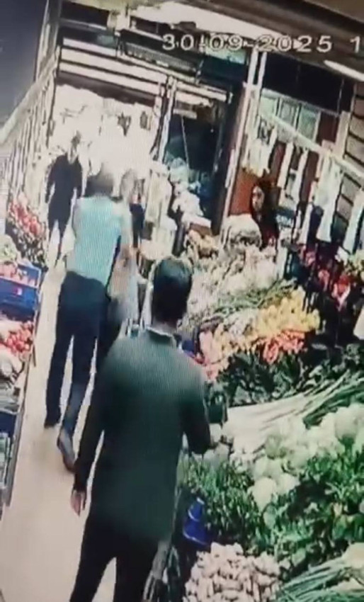 İstanbul'da markette bir kadına yumruklu saldırı: Saldırı anı kamerada - Resim: 3