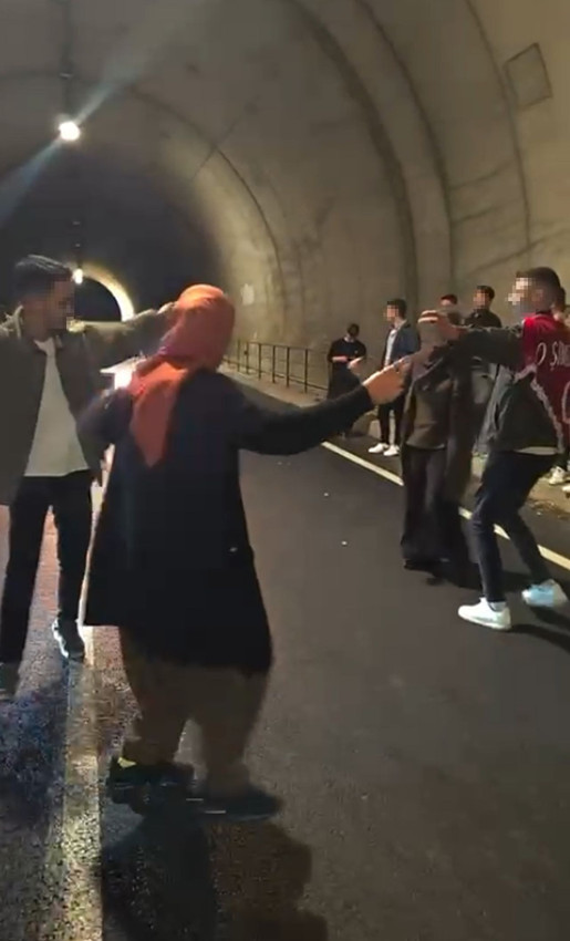 Yine bir asker eğlencesi, yine trafik rezaleti... - Resim: 3