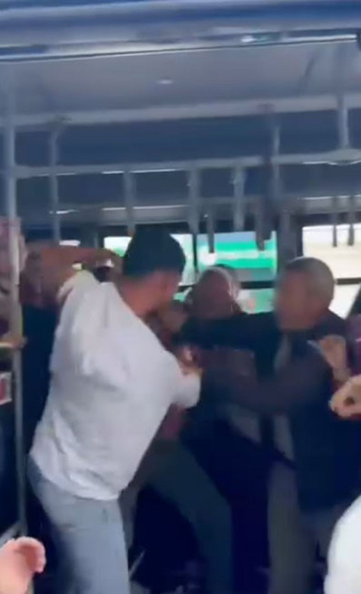 Taciz iddiası otobüsü karıştırdı, tekme tokat kavga ettiler - Resim: 2