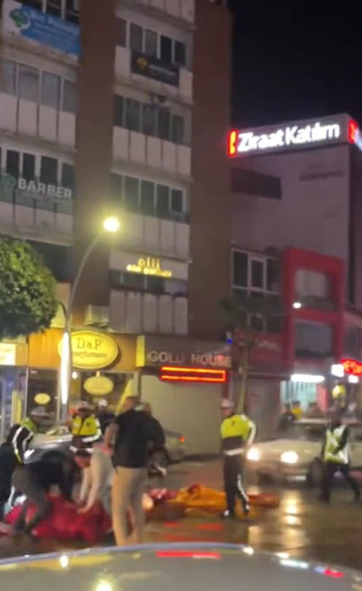 Fenerbahçe taraftarı, Galatasaray bayraklarına saldırdı - Resim: 4