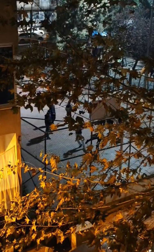 Tekmeli yumruklu kavga sırasında ''yok artık'' dedirten anlar - Resim: 1