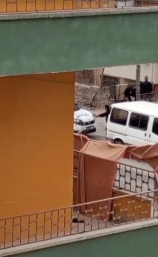 İhbara giden polislere keser ve bıçaklı saldırı! Ayağından vurularak yakalandı - Resim: 1