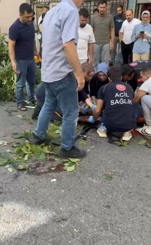 İstanbul'da genç oyuncunun üzerine ağaç devrildi; korkunç olay kamerada - Resim: 3