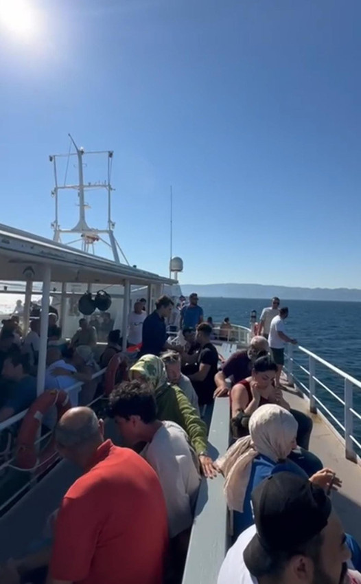 Marmara Denizi'nde arabalı feribotta yangın paniği - Resim: 4