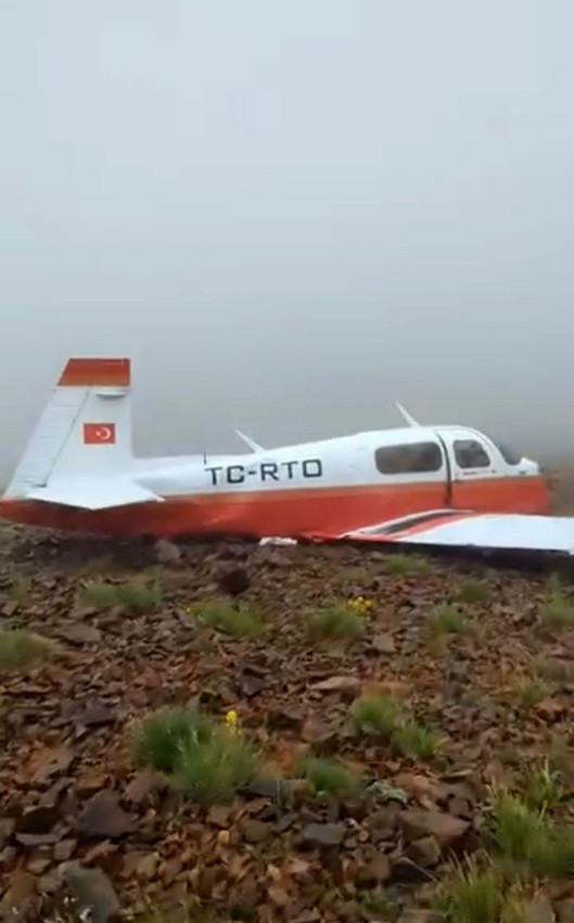 Rize’de düşen uçağa ilk ulaşılma görüntüsü ortaya çıktı - Resim: 1