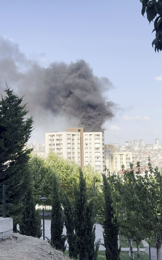 İstanbul'da 15 katlı apartmanda yangın paniği! - Resim: 1