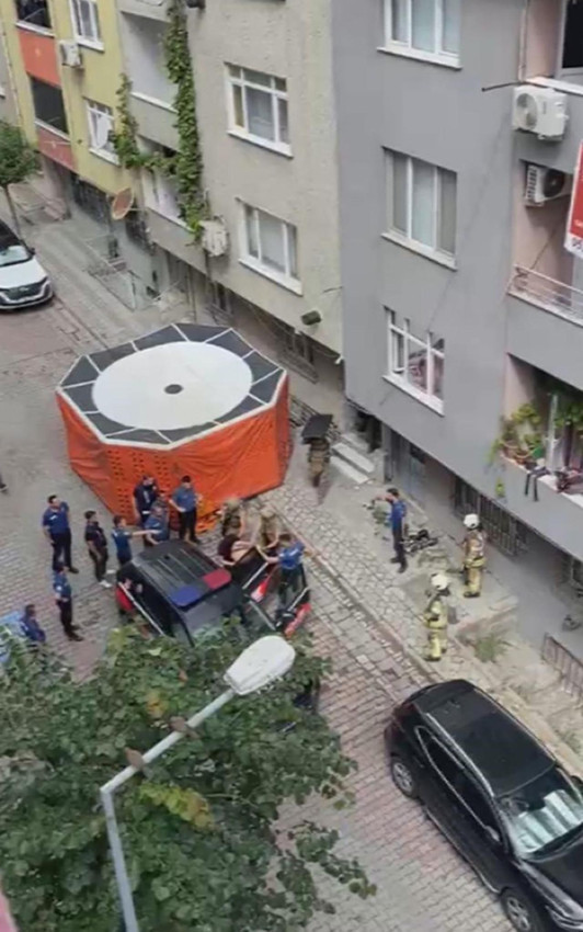 İstanbul'da korku dolu anlar: Ailesini bıçakla rehin aldı - Resim: 3