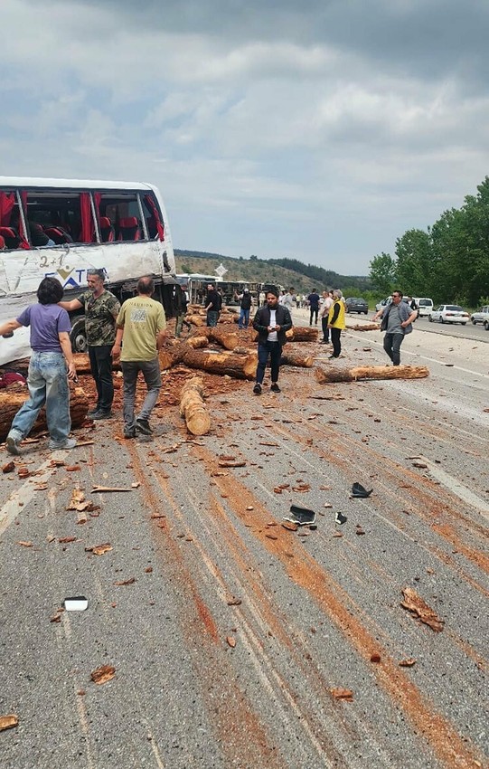 Çanakkale'de feci kaza: Çok sayıda ölü ve yaralı var - Resim: 2