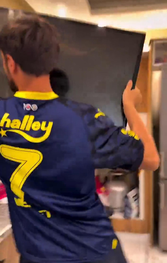 Fenerbahçeli taraftarın derbi isyanı sosyal medyayı salladı - Resim: 4