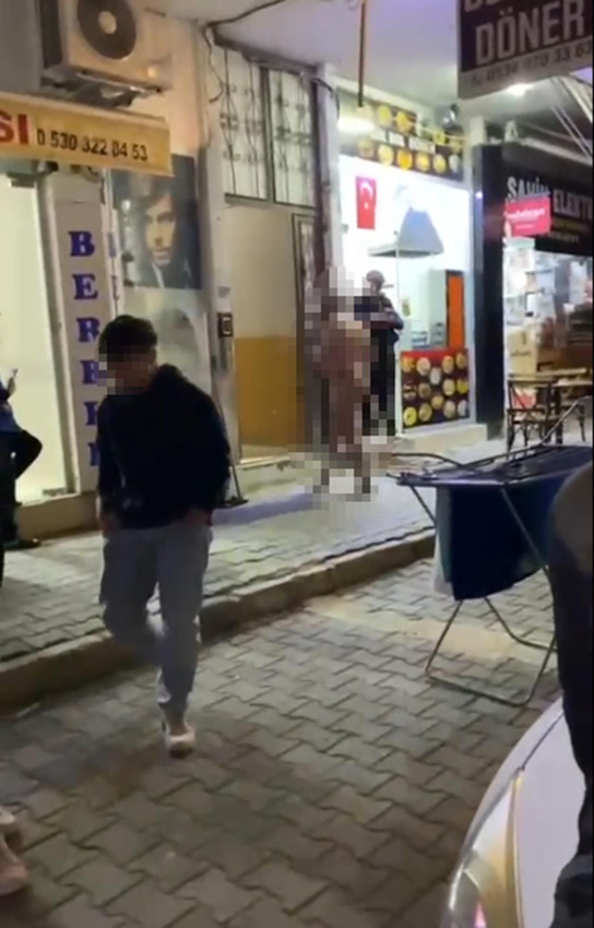 Mersin'de sokakta ''çıplak adam'' alarmı! Gözaltına alındı - Resim: 1