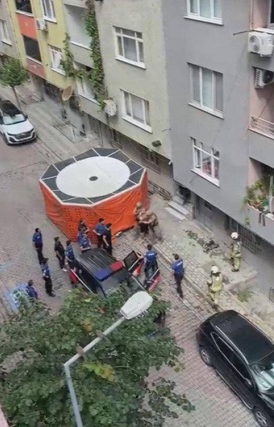 İstanbul'da korku dolu anlar: Ailesini bıçakla rehin aldı - Resim: 4