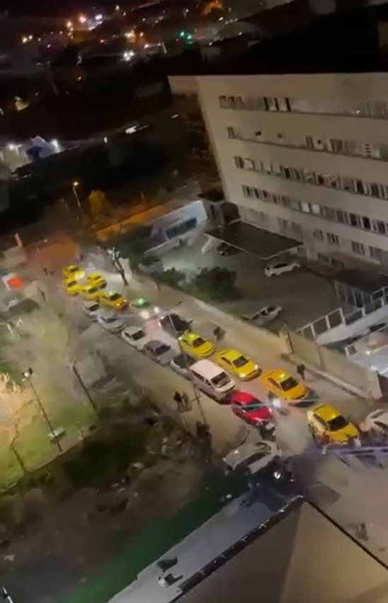 Öğrencilerle tartışan taksiciler ellerinde sopalarla öğrenci yurdunu bastı - Resim: 3