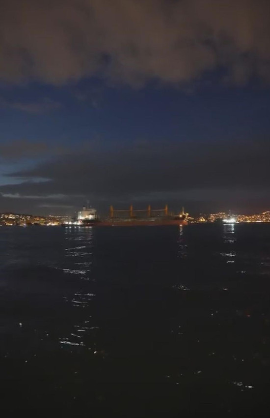 İstanbul Boğazı'nda korku dolu anlar! Gemi trafiği askıya alındı - Resim: 2