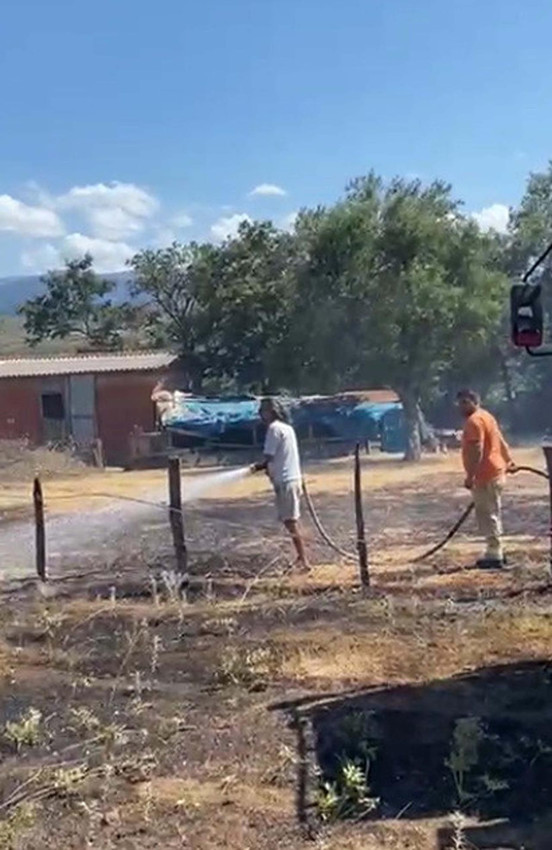 Kurtlar Vadisi'nin ünlü oyuncusu Kenan Çoban yangına müdahale etti - Resim: 2