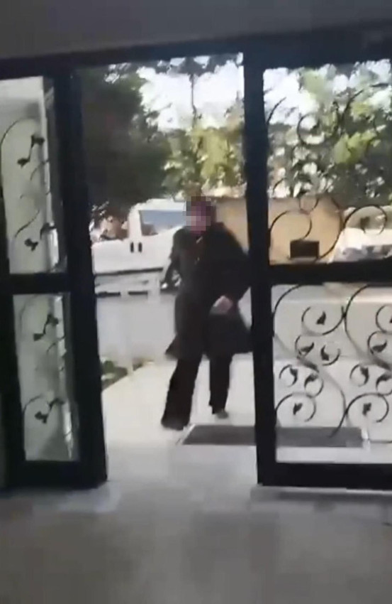 Çocukların kavgası annelerin ''bıçaklı'' kavgasına dönüştü! Korku dolu anlar kamerada - Resim: 2