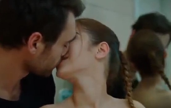 Hazal Kaya sokakta sevişemez - Resim: 6