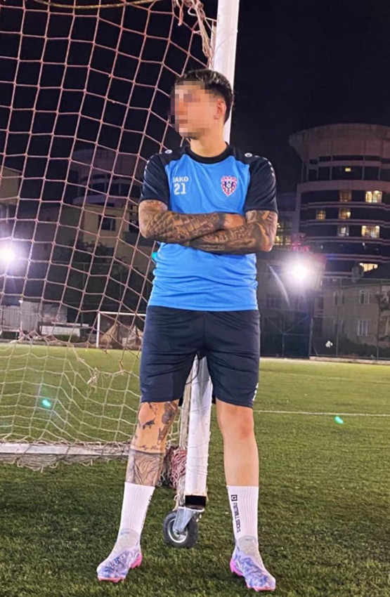 Yine bir motosikletli saldırı: 27 yaşındaki genç evinin önünde 5 kurşunla öldürüldü - Resim: 1