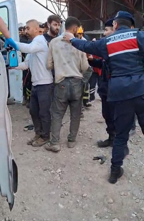 Beton parçaları inşaat işçilerinin üzerine devrildi: 1 ölü, 1 yaralı - Resim: 4