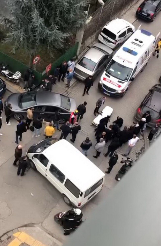 Trafikteki ''yol verme'' kavgasında ''minibüs iddianamede silah sayıldı - Resim: 2