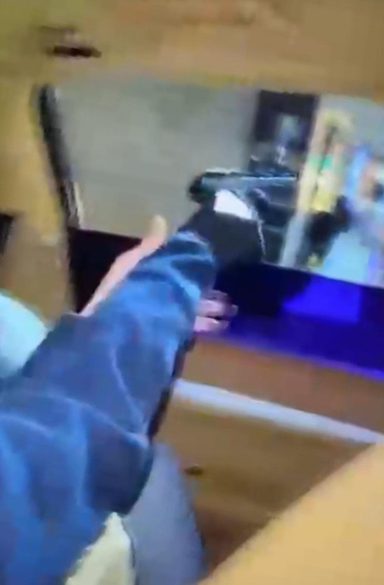 Tetikçi tutup, kendisinden boşanmak isteyen kuyumcu eşinin dükkanını 3 ayda 3 kez kurşunlattı - Resim: 1