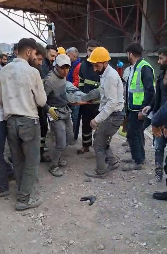 Beton parçaları inşaat işçilerinin üzerine devrildi: 1 ölü, 1 yaralı - Resim: 2