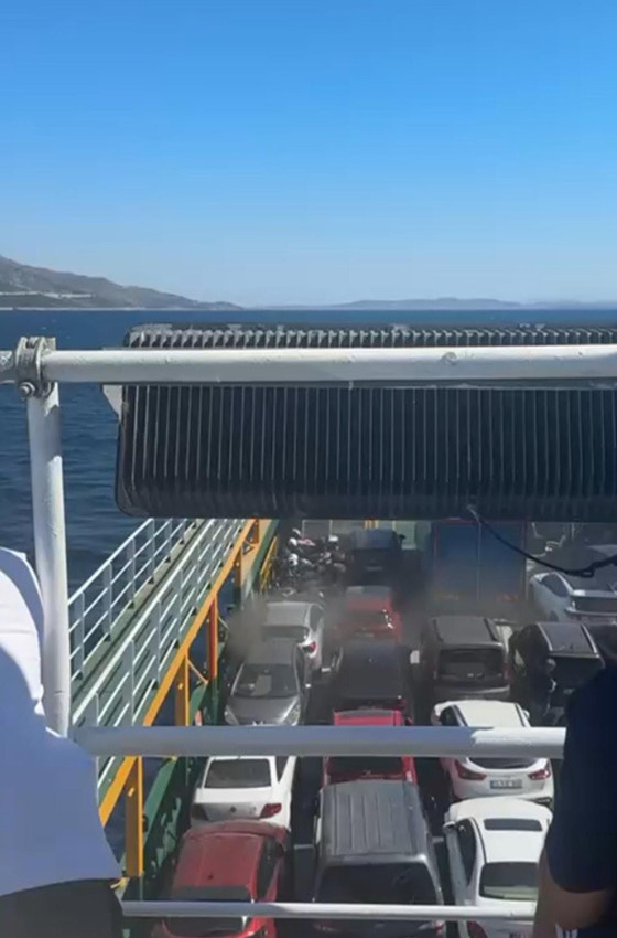 Marmara Denizi'nde arabalı feribotta yangın paniği - Resim: 1