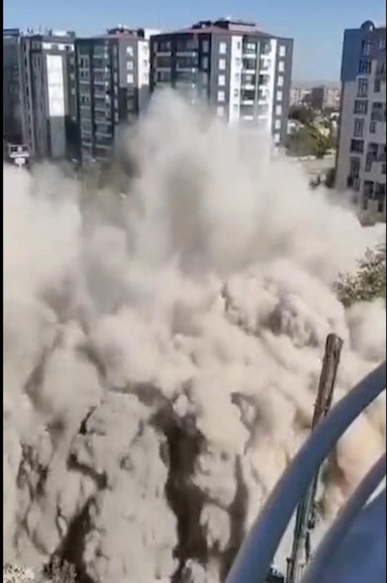 11 katlı bina saniyeler içinde yerle bir oldu! - Resim: 4