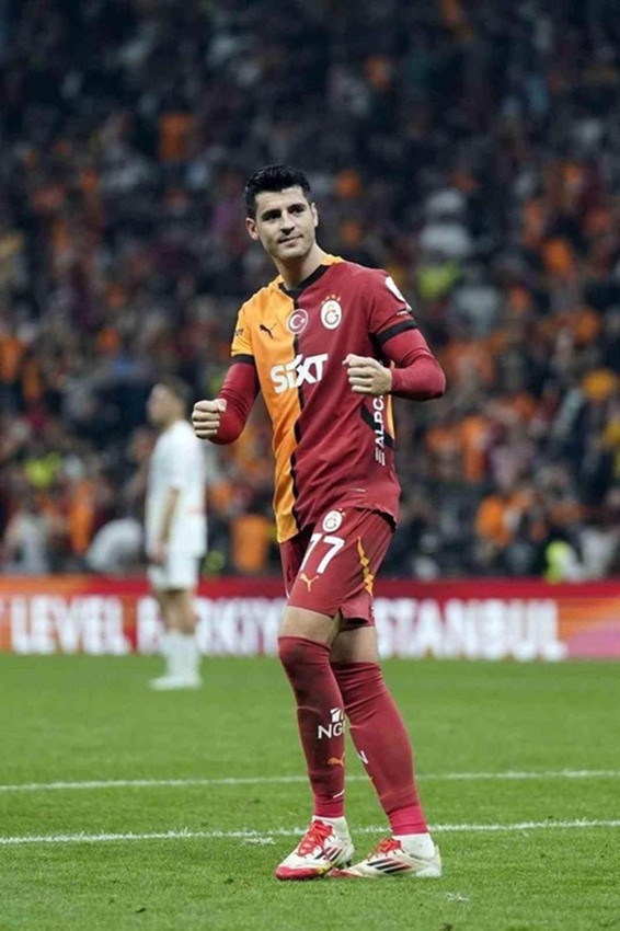 Yıldız futbolcunun Galatasaray macerası kısa sürdü! İşte yeni takımı - Resim: 2