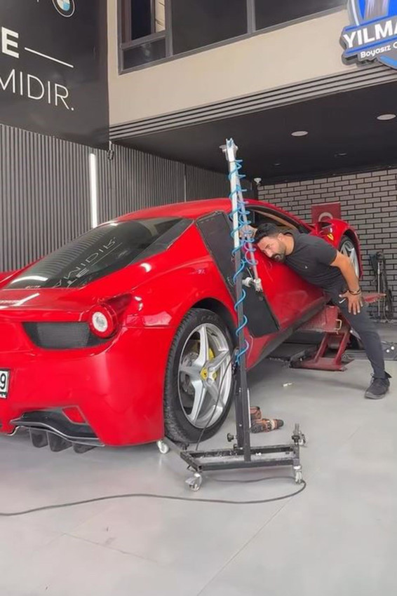 İstanbul'da servisin test sürüşünde 17 milyon liralık Ferrari kazası... - Resim: 2