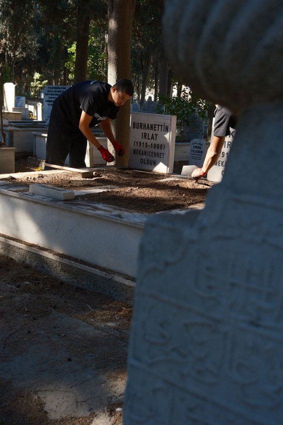 Onlar Türkiye'nin mezarlık fenomenleri: Hergün soluğu mezarlıkta alıyorlar - Resim: 2