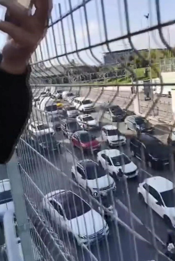 Kontrolden çıkan eletkrikli araç ortalığı savaş alanına çevirdi - Resim: 4