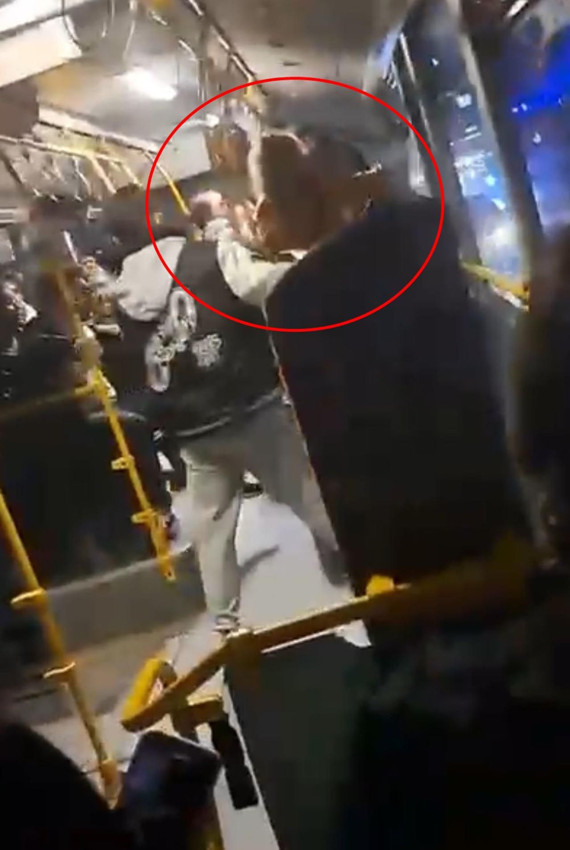 Belediye otobüsünde çığlık çığlığa kavga: İki kadın birbirine girdi - Resim: 2