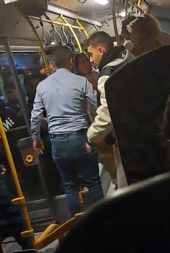 Belediye otobüsünde çığlık çığlığa kavga: İki kadın birbirine girdi - Resim: 4