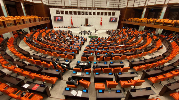 AK Parti'den vergi düzenlemelerini de içeren 24 maddelik yeni kanun teklifi