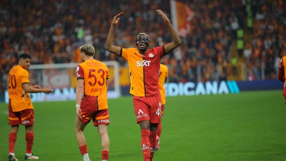 Galatasaray, Antalyaspor'u 4 golle devirdi
