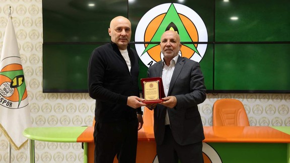 Süper Lig'te bir teknik direktör daha gitti