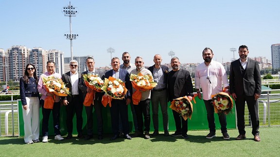 Bi'Talih, Çim Sezonunu Veliefendi Hipodromu’nda Karşıladı!
