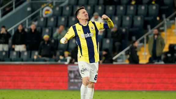 Fenerbahçe'de büyük şok: Yıldız futbolcu hastaneye kaldırıld