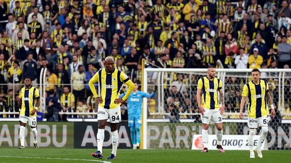Kadıköy'deki gol düellosunda Fenerbahçe'ye büyük şok!
