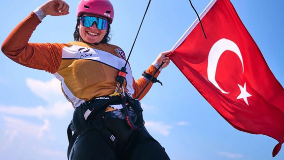 Derin artık hem Dünya Şampiyonu, hem Avrupa Şampiyonu, hem de Avrupa Üçüncüsü!