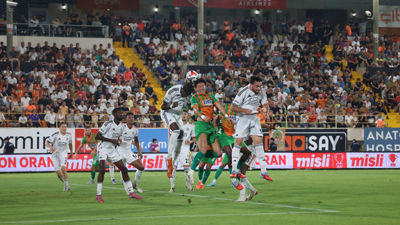 Beşiktaş deplasmanda kayıp! Sergen Yalçın mağlubiyetle başladı