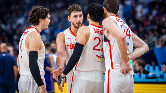 12 Dev Adam Avrupa Şampiyonası'nda çeyrek finalde!